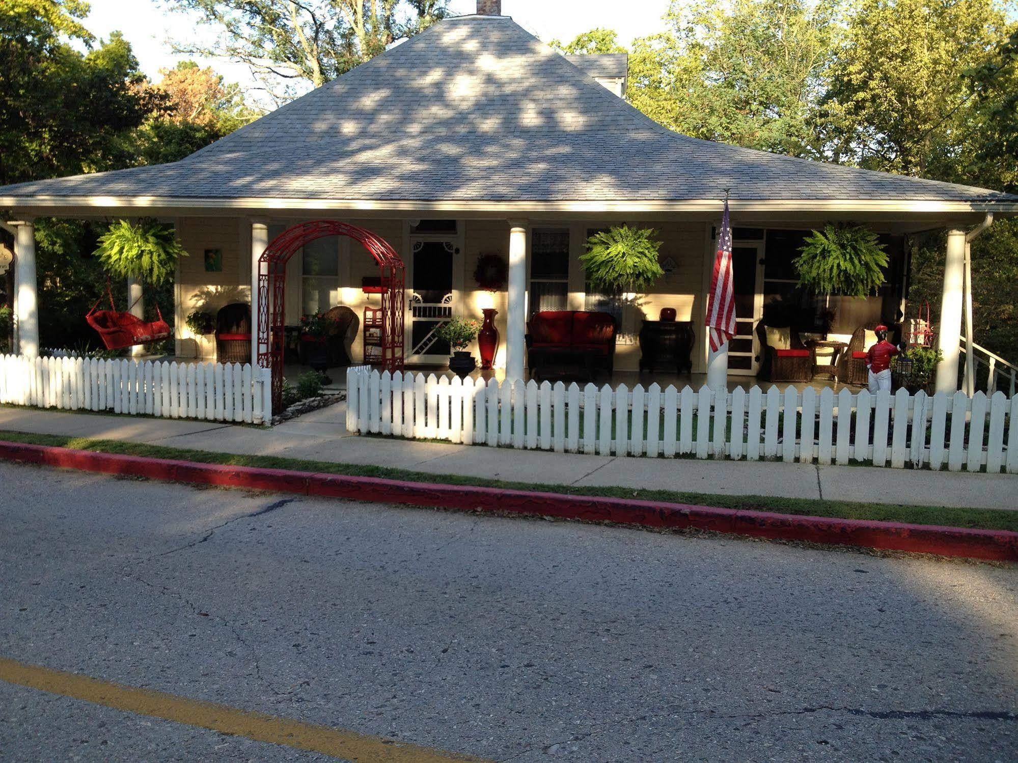 Red Bud Manor Inn Eureka Springs Extérieur photo
